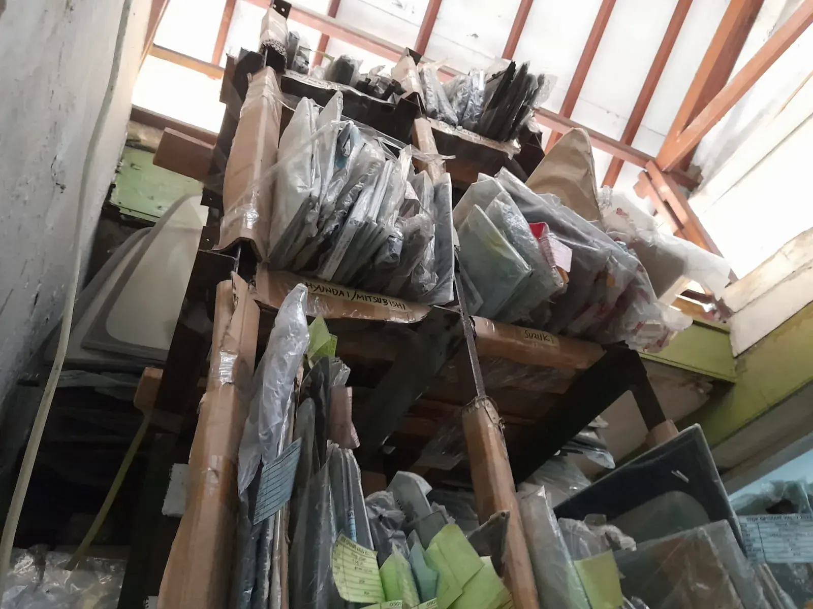 Kaca Belakang Mazda Biante