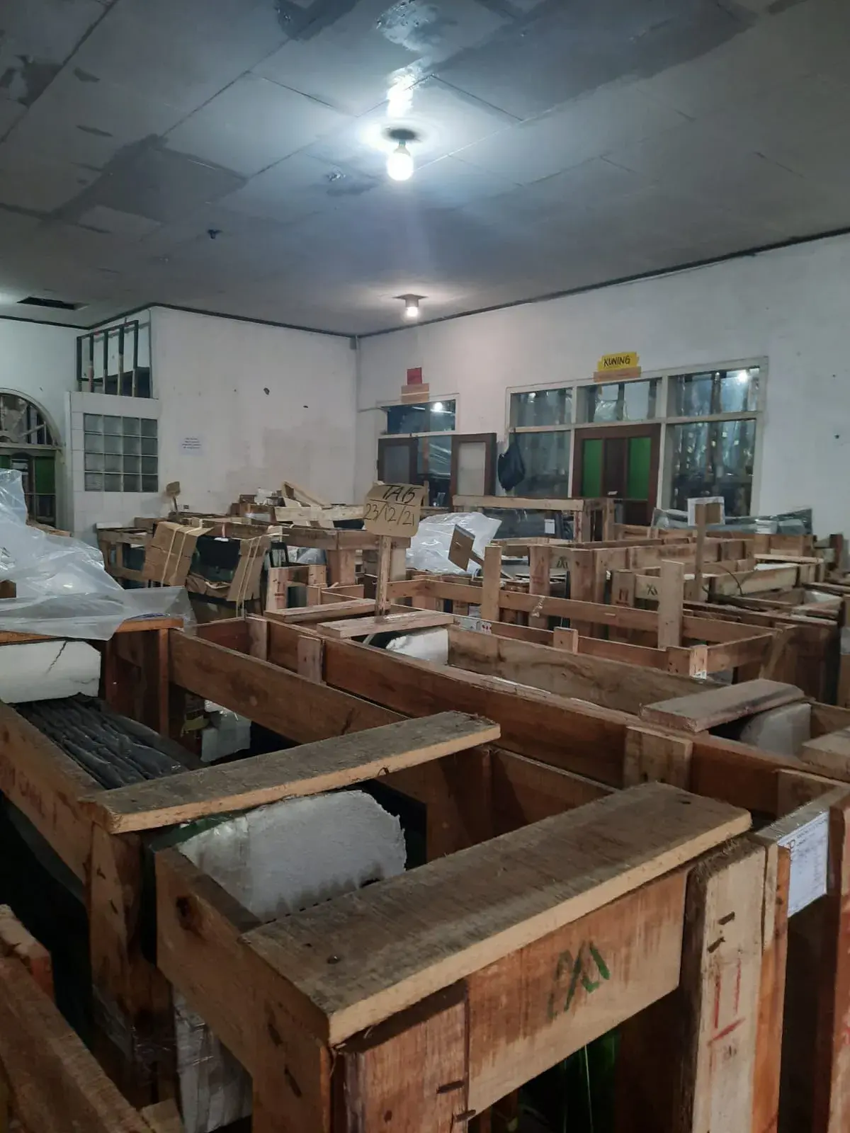 Kaca Mobil Kia Carnival