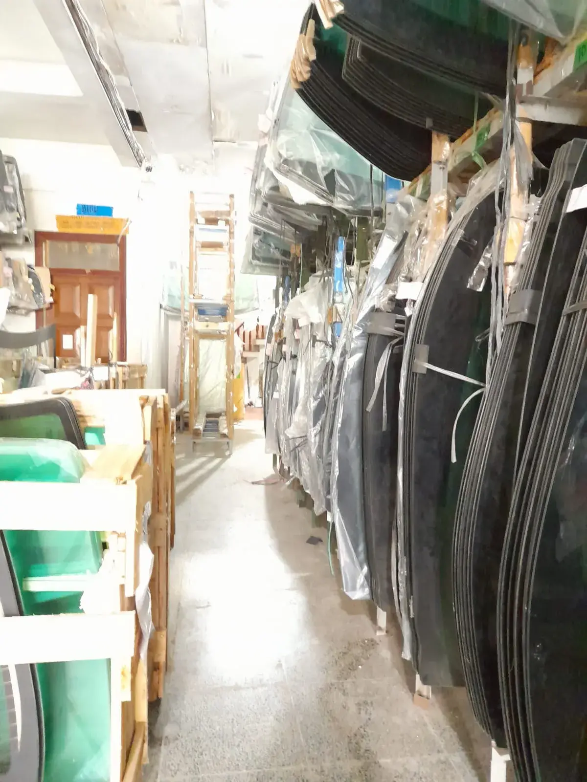 Kaca Depan Daihatsu Xenia