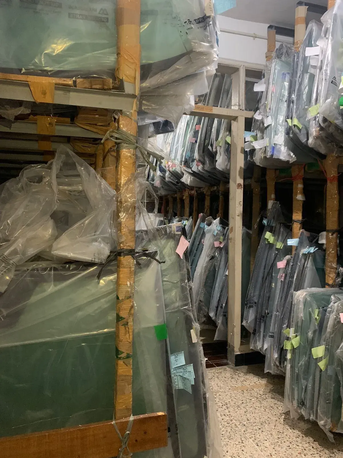 Kaca Belakang BMW 750Li