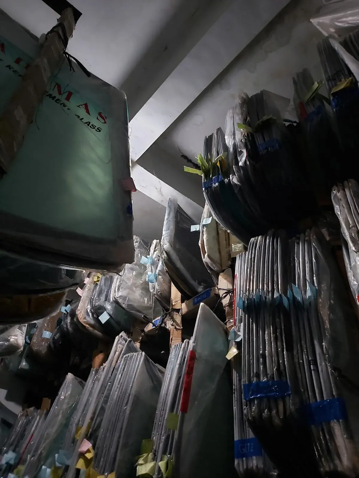 Kaca Mobil Daihatsu Rocky