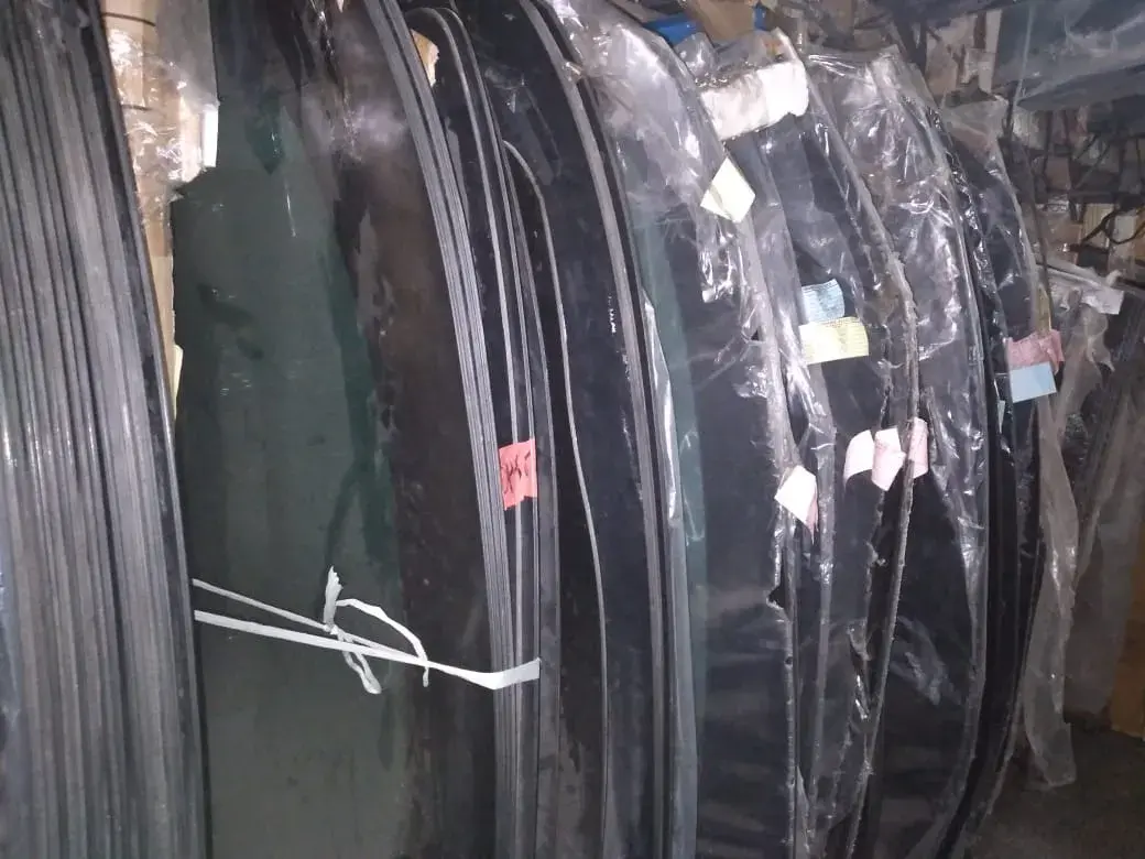 Kaca Depan Daihatsu Sigra