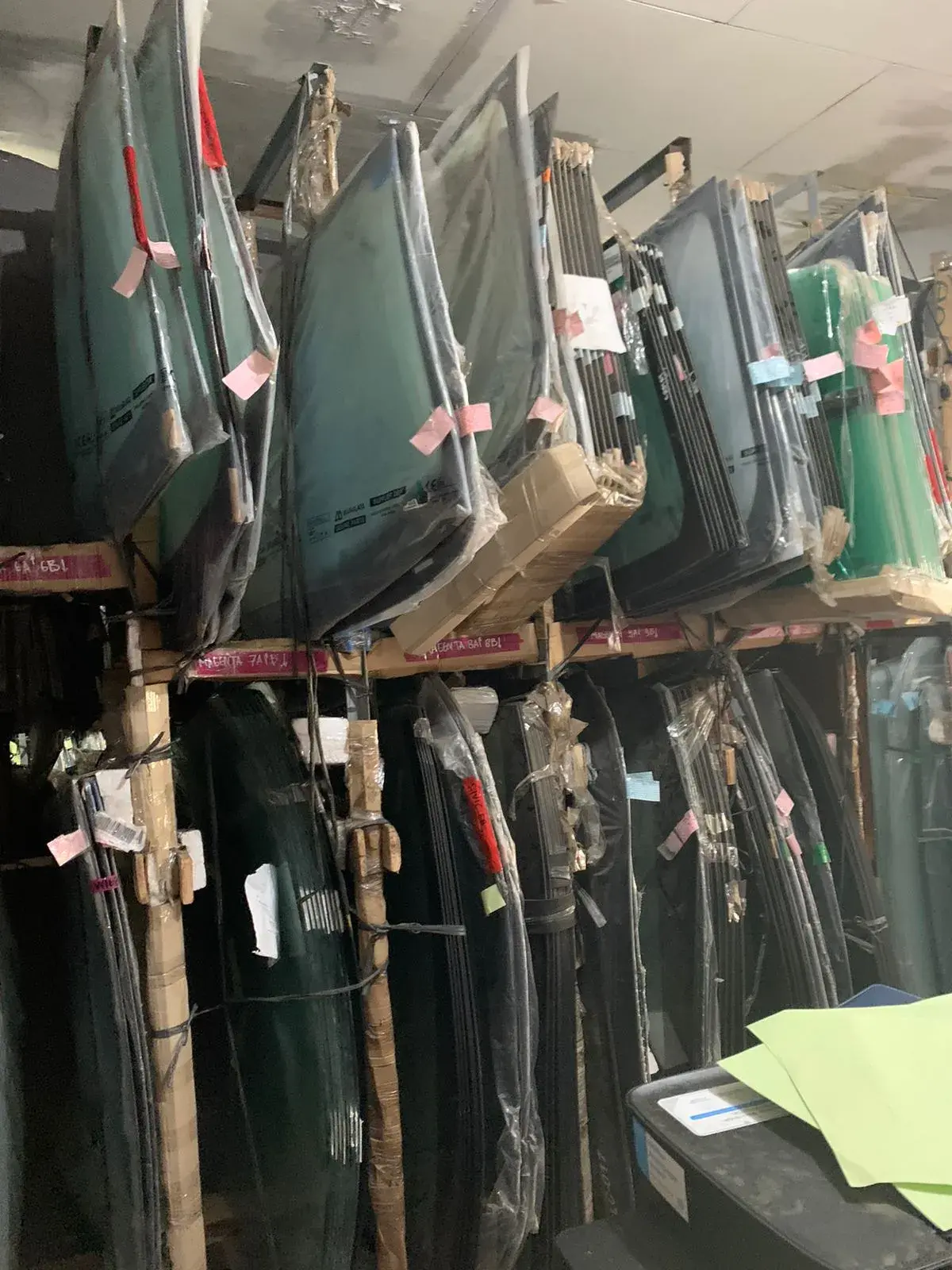 Kaca Depan Mercedes Benz SLC 200