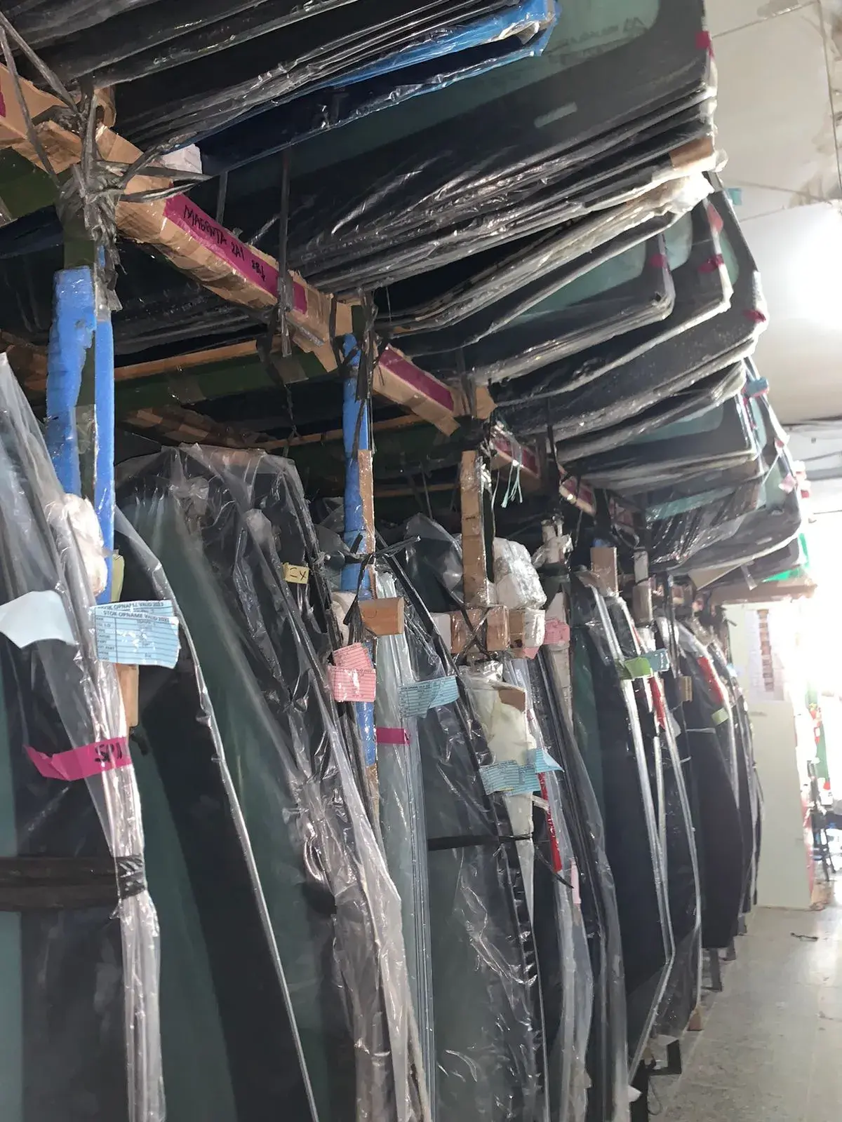 Kaca Mobil Mercedes Benz GLC 300