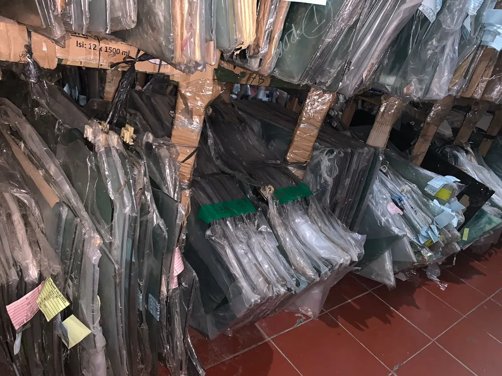 Kaca Belakang Mitsubishi XForce