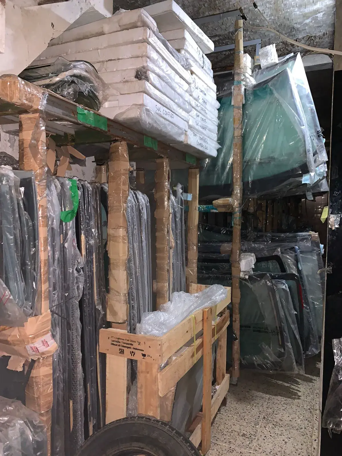 Kaca Depan Mitsubishi Triton 4x4