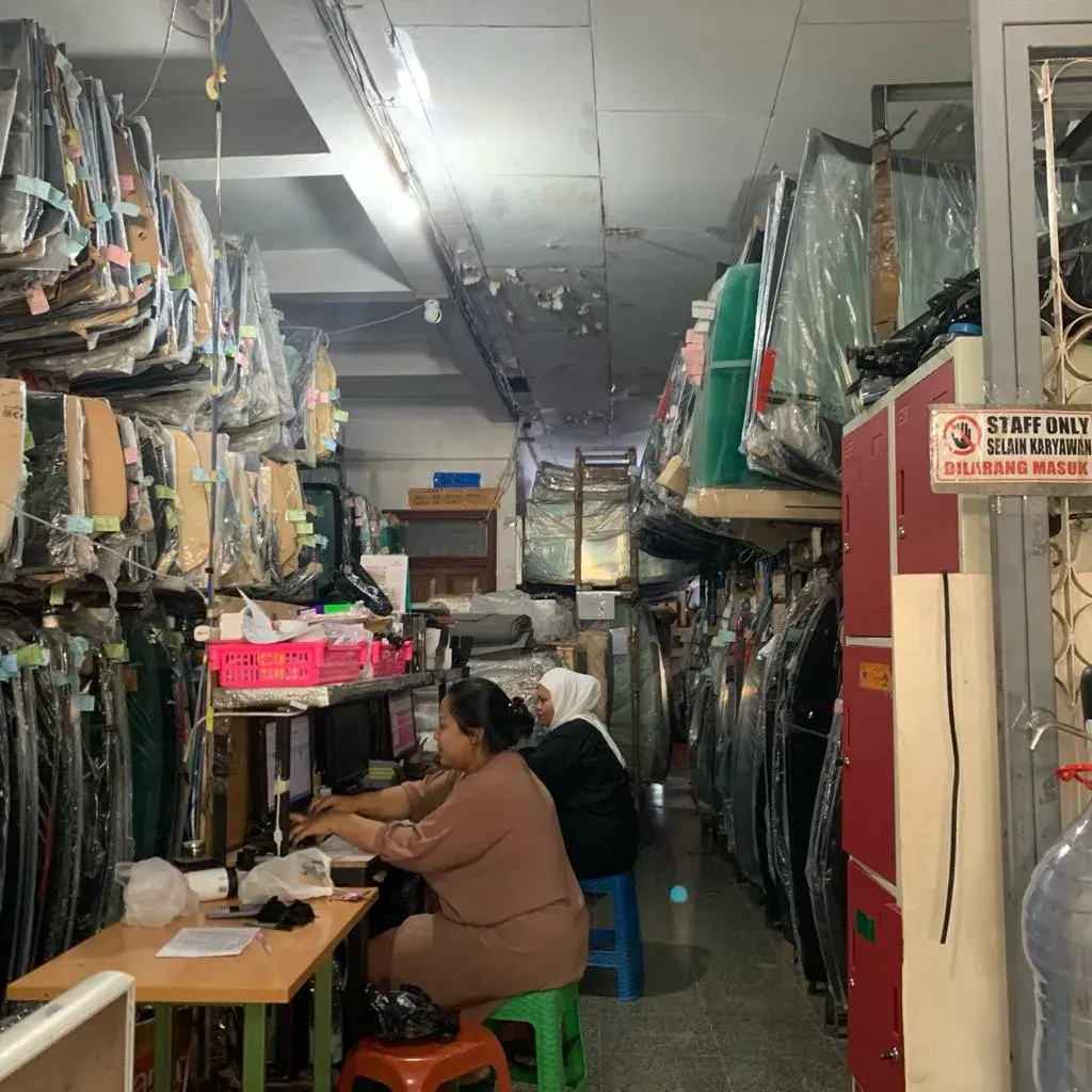 Kaca Depan Suzuki Karimun