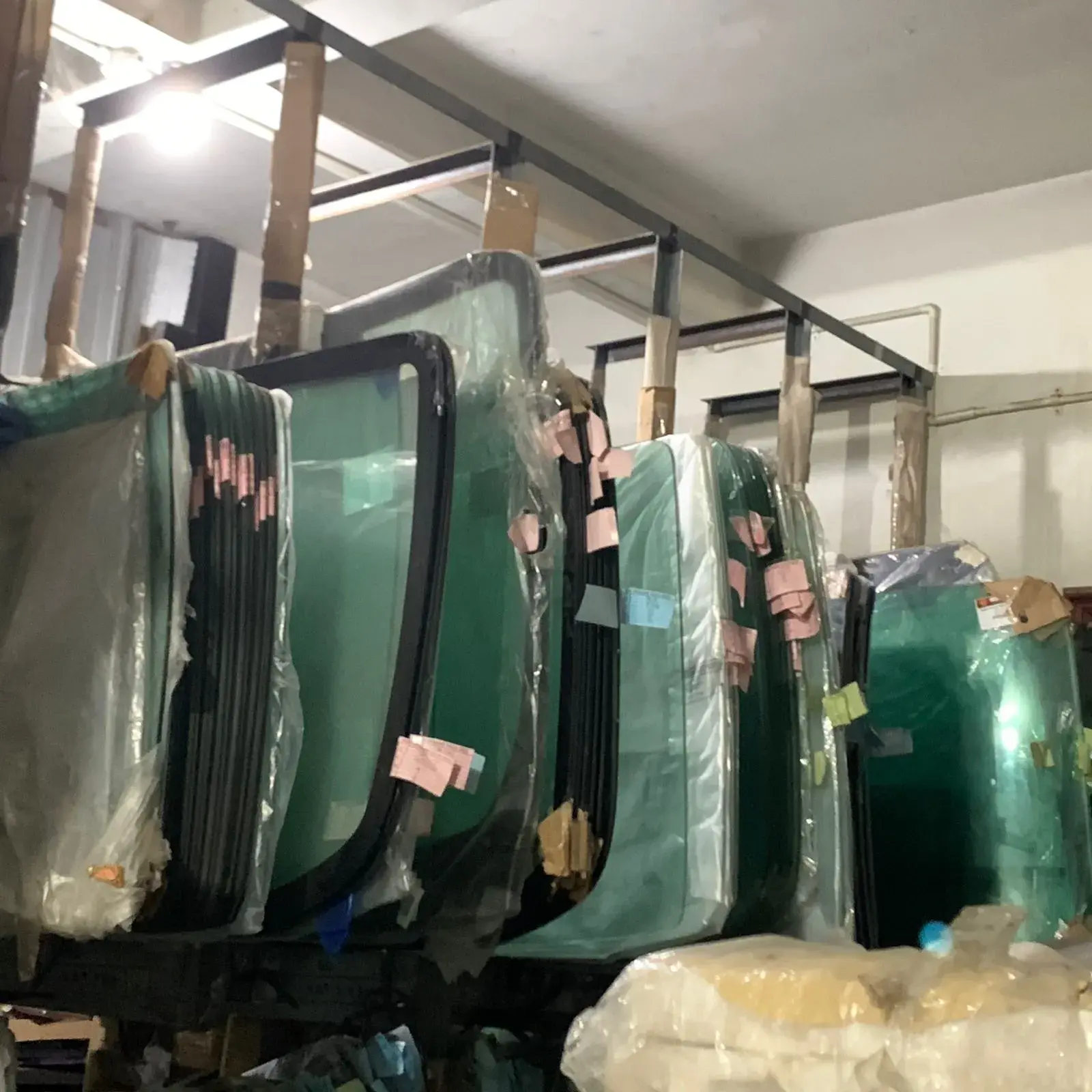 Kaca Belakang Suzuki APV Arena