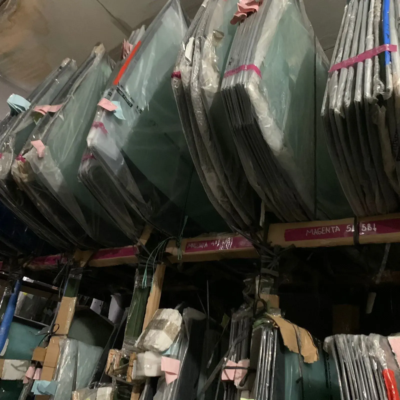 Kaca Mobil Tata Motors Safari