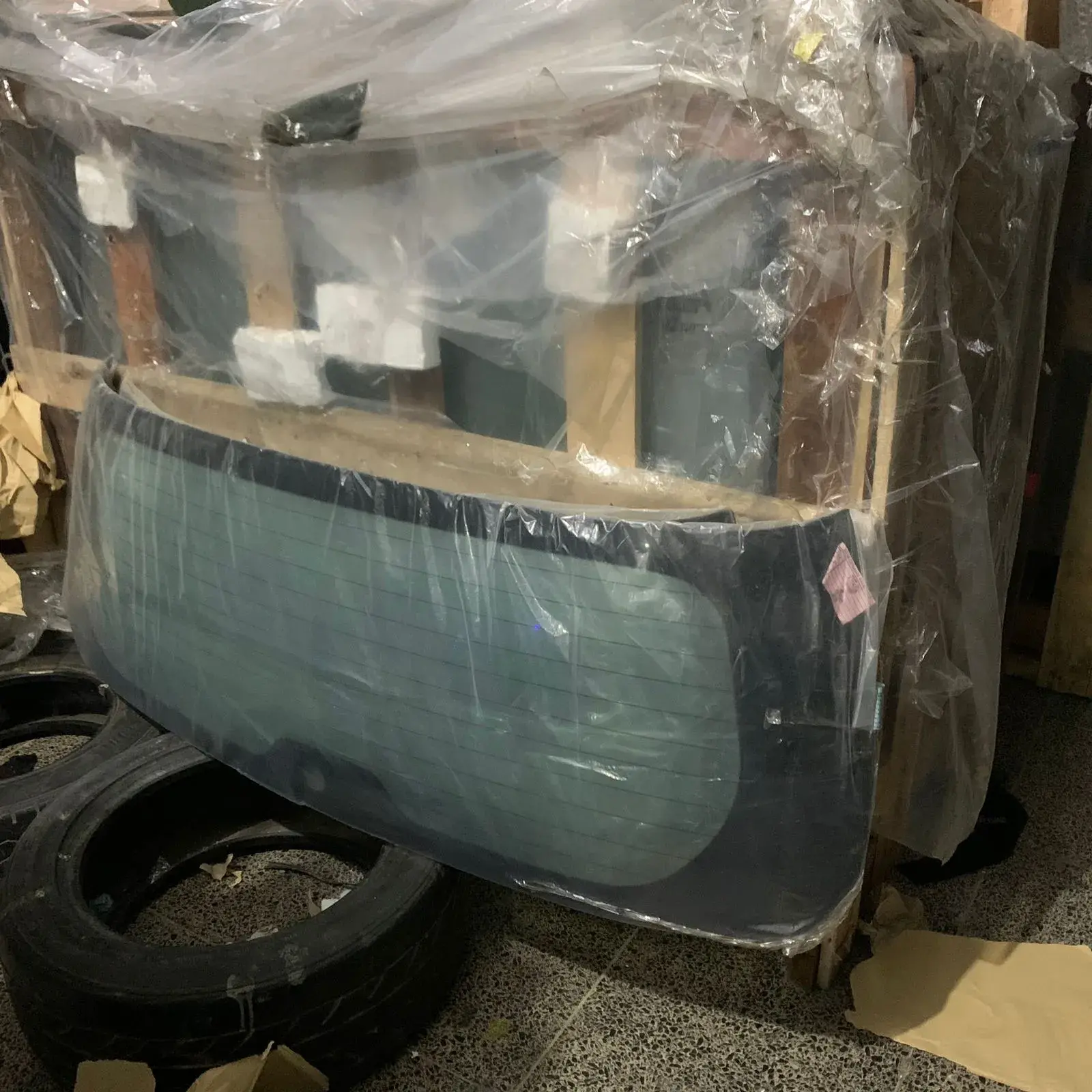 Kaca Belakang Dodge Nitro