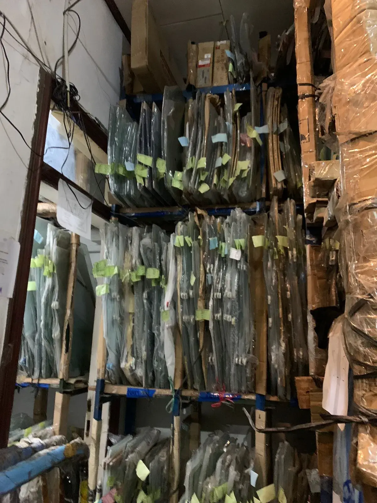 Kaca Belakang Chevrolet Tavera