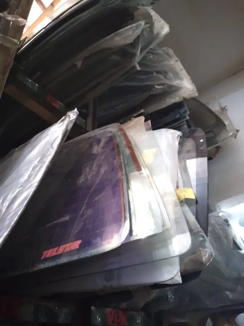 Kaca Depan Volvo 960