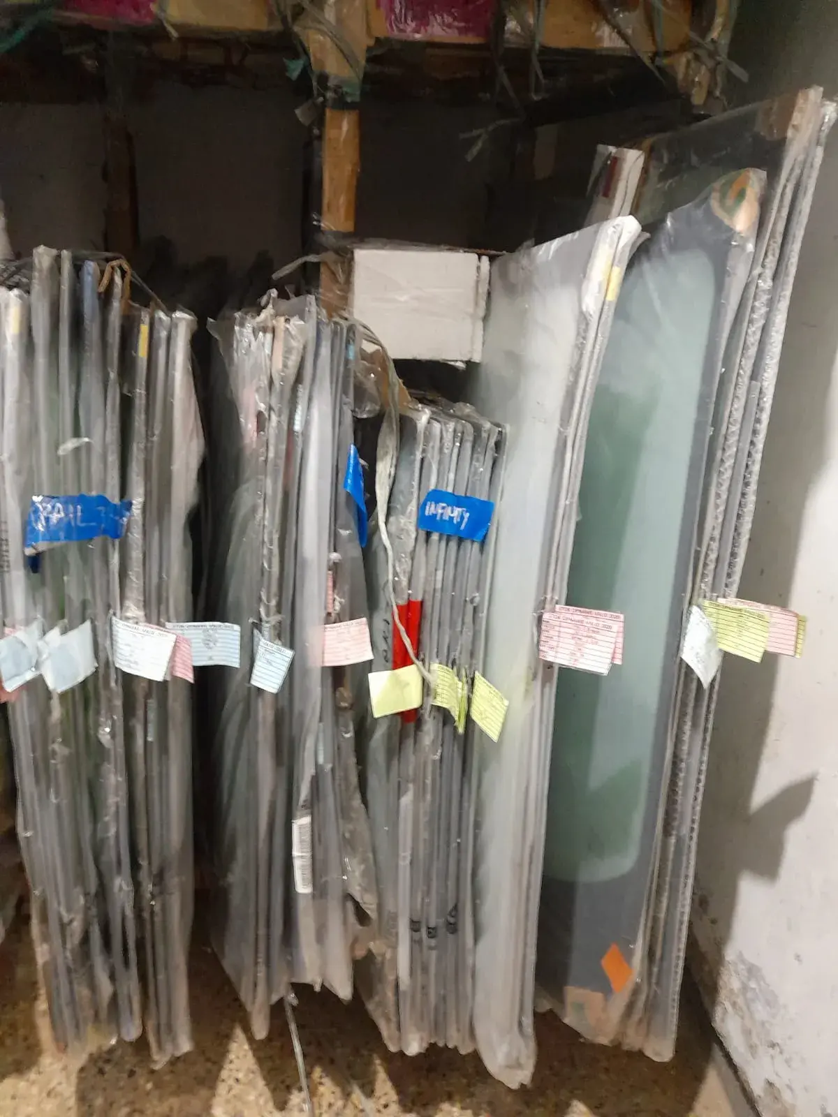 Kaca Belakang Chrysler Neon