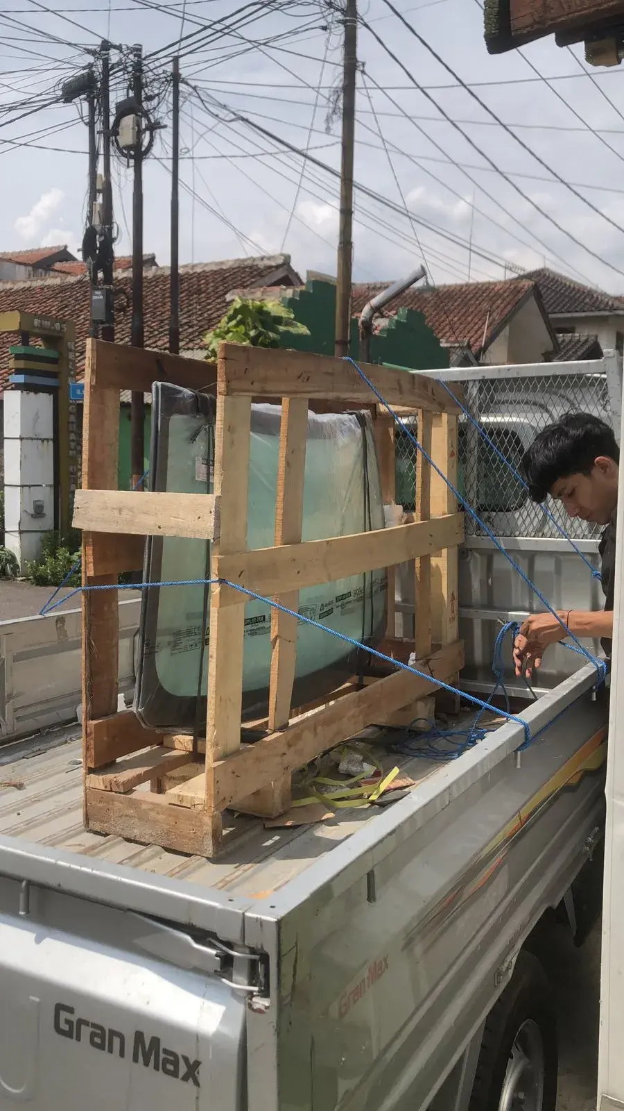 Kaca Mobil Halmahera Tengah