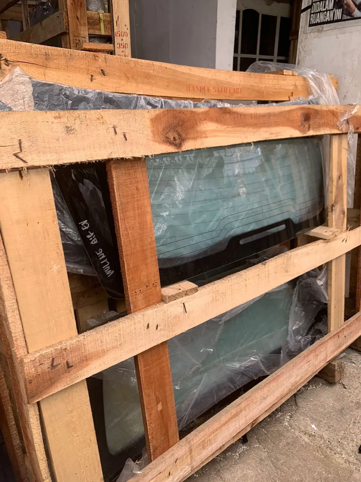 Kaca Mobil Parigi Moutong