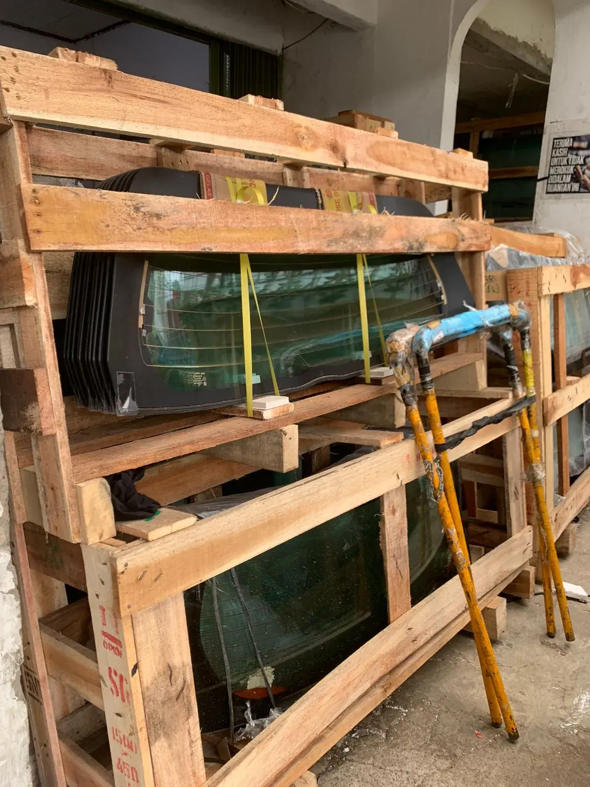 Kaca Mobil Barito Utara