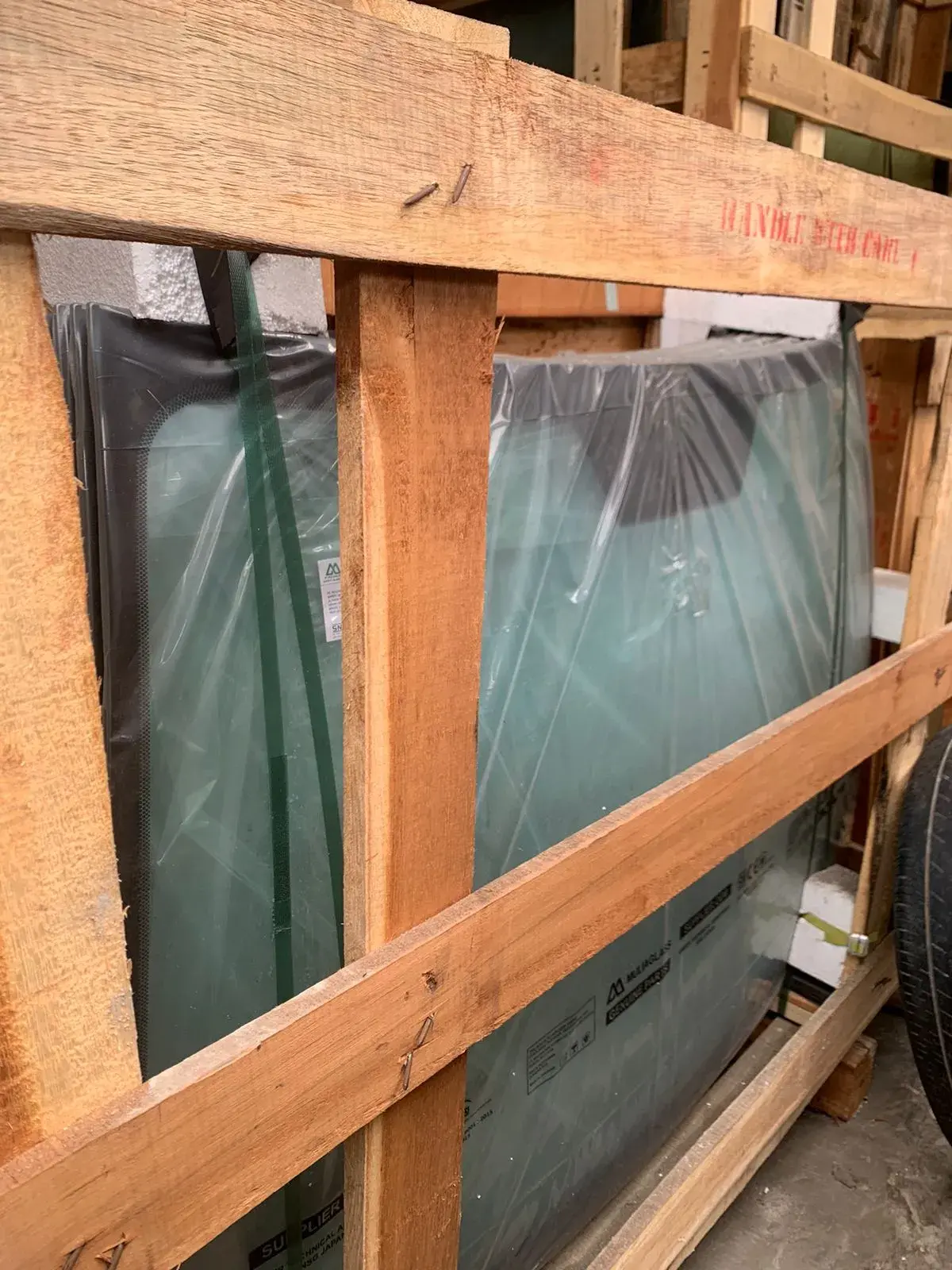 Kaca Mobil Lombok Timur