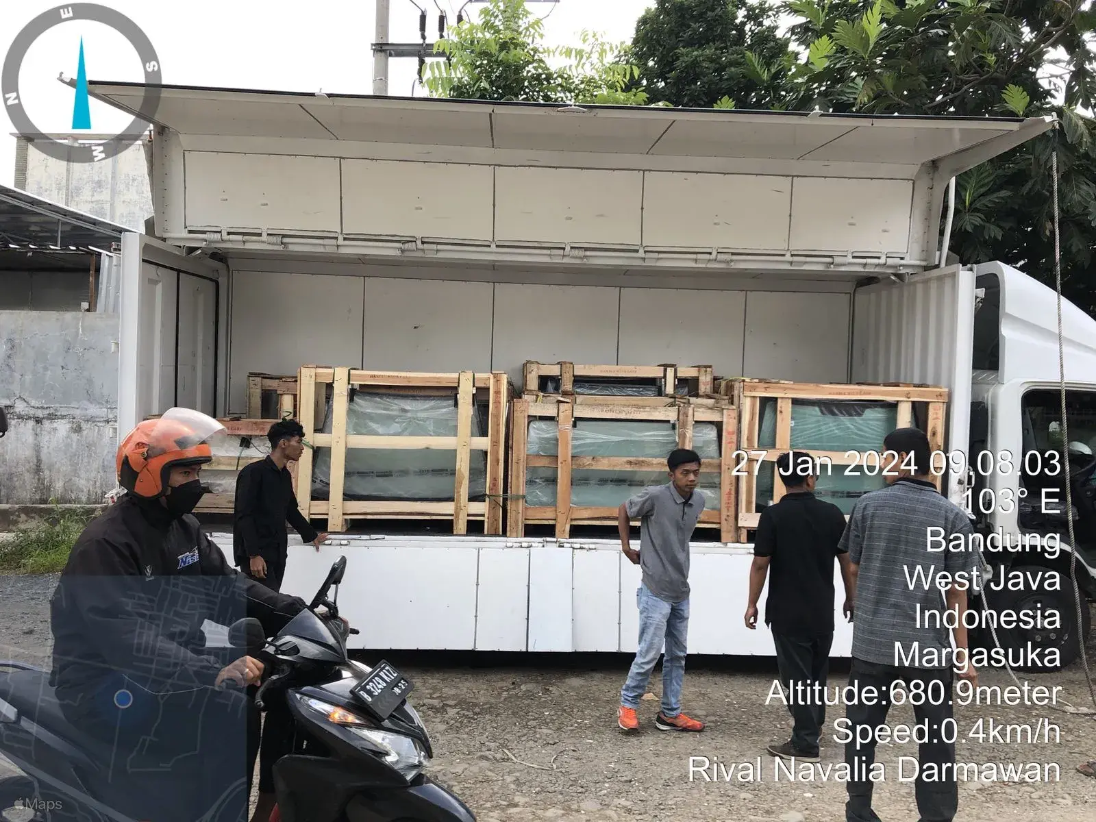 Kaca Mobil Kepulauan Aru