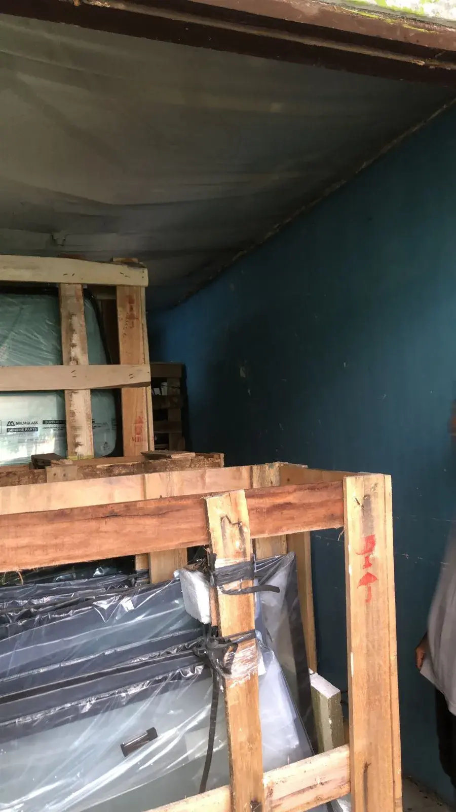 Kaca Mobil Intan Jaya