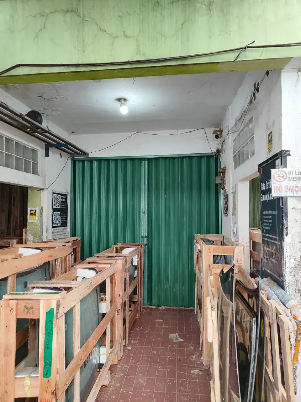 Kaca Mobil Sumba Timur